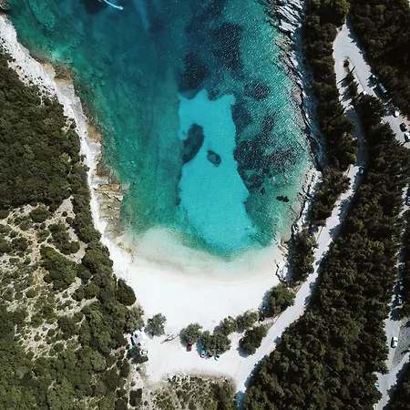 Emelisse Nature מלון