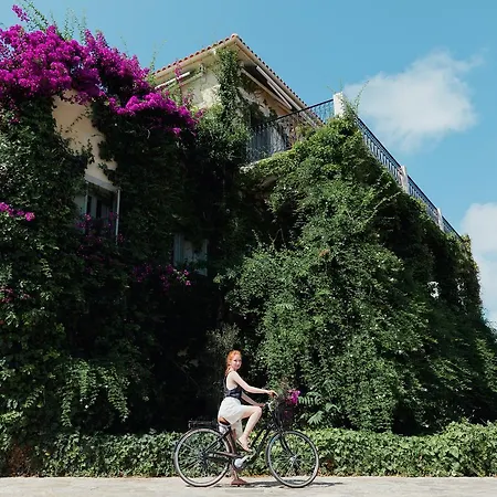 Emelisse Nature מלון